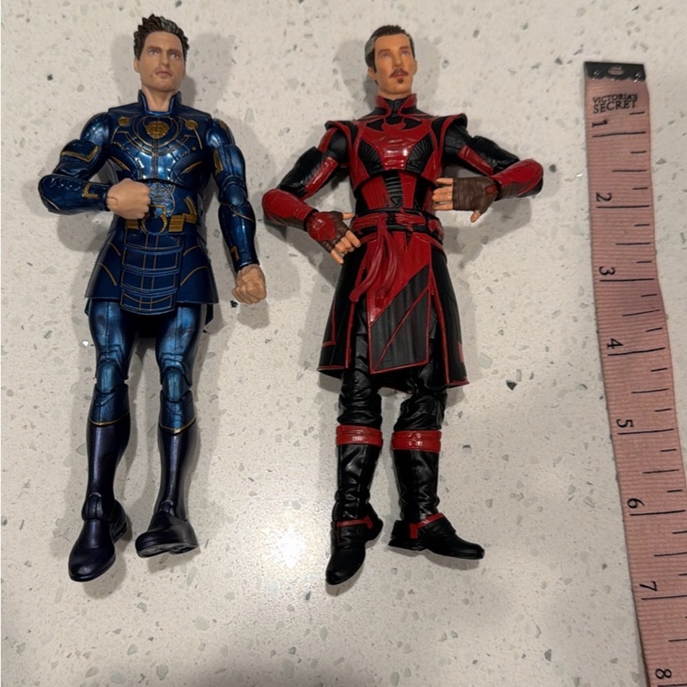 Action Figure Collection- 13 misc action figures - Picture 5 of 8